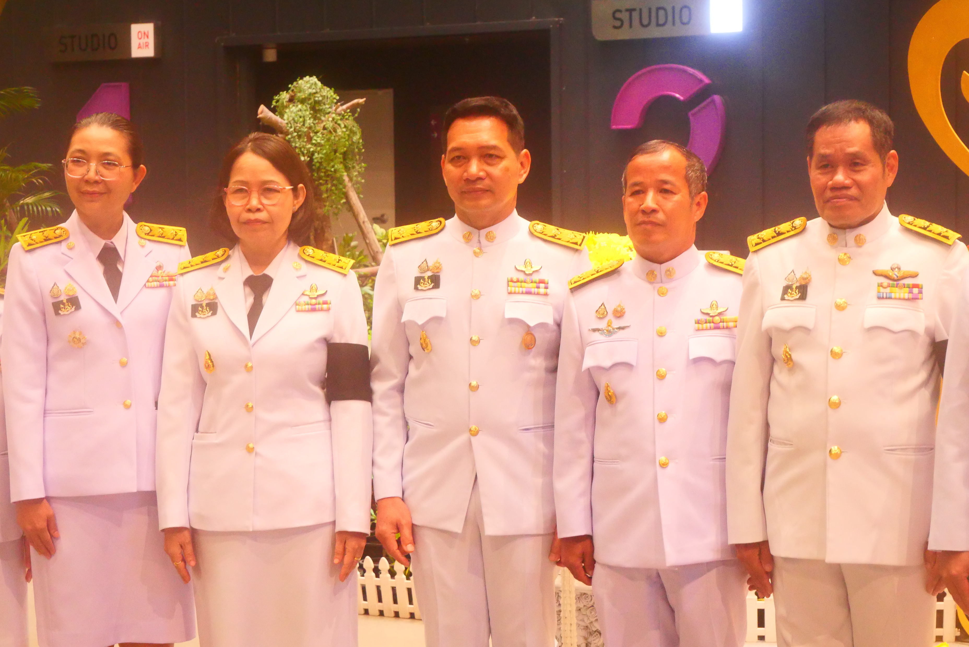 title - คณะผู้บริหาร ส.ป.ก. บันทึกเทปถวายพระพรชัยมงคล เนื่องในโอกาสมหามงคลเฉลิมพระชนมพรรษา 74 พรรษา พระบาทสมเด็จพระปรเมนทรรามาธิบดีศรีสินทร มหาวชิราลงกรณ พระวชิรเกล้าเจ้าอยู่หัว